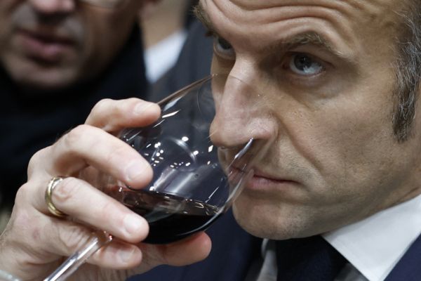 "Französische Lebensart": Macron will Wein-Exporte steigern
