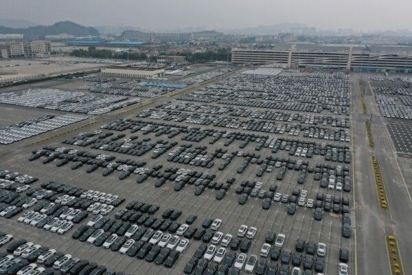 Autos aus Europa und Asien gelangen über China nach Russland