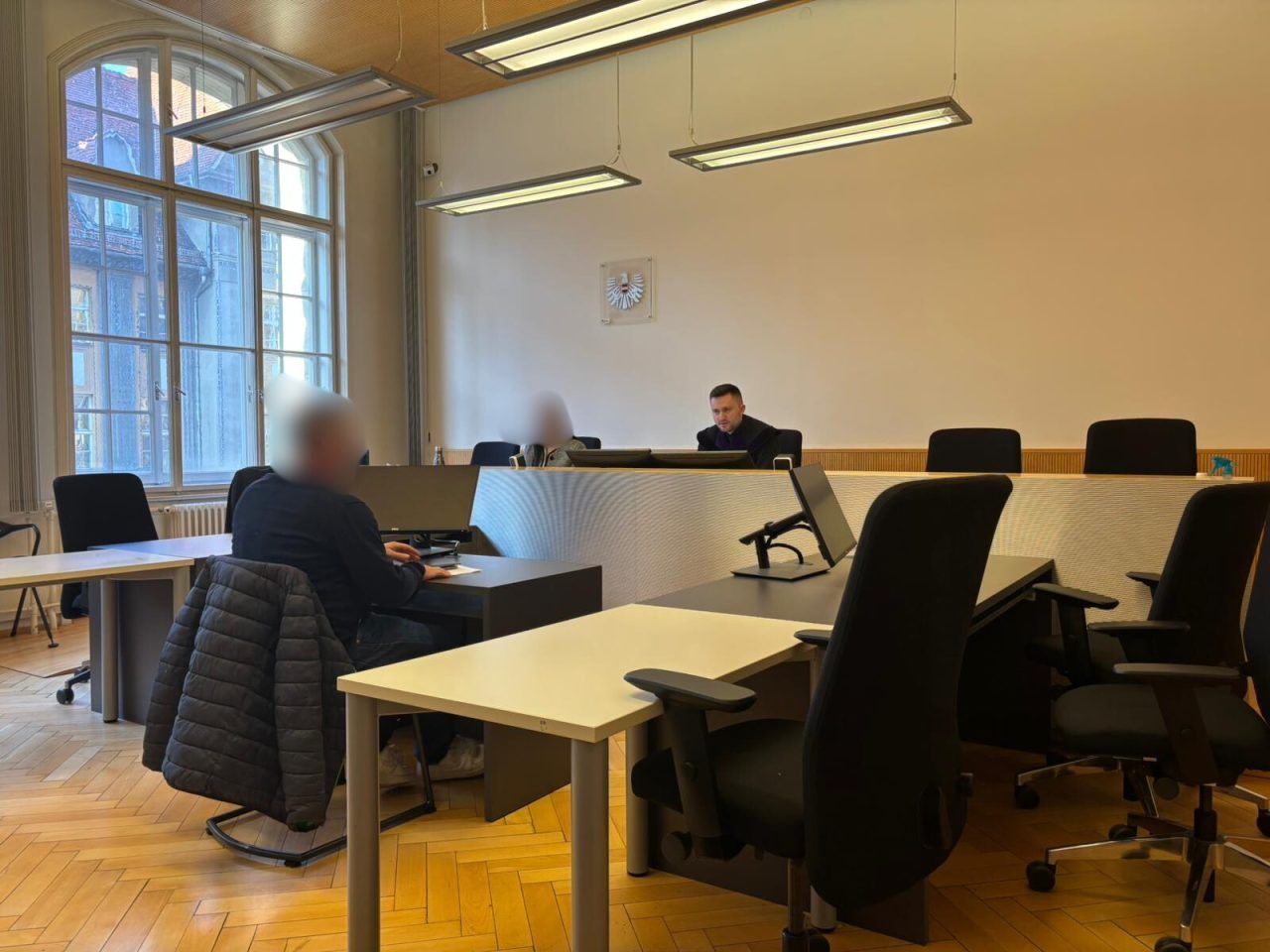 "Sie wissen schon, was da alles geworfen wurde?" - Fußballfan nach Ausschreitungen vor Gericht