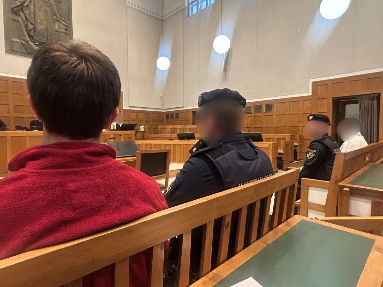 Eskalierte Party in Hotel und Raubvorwürfe: Vier junge Erwachsene vor Gericht