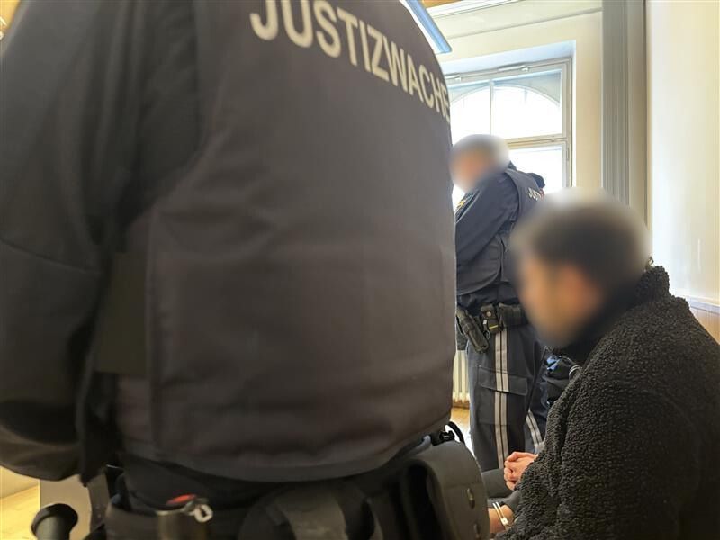 12.905 Euro aus Rezeption geraubt: Zwei Männer verurteilt