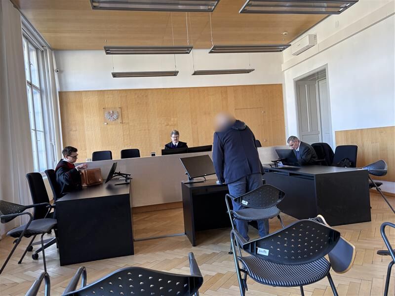 Meth aus Übersee: Mann wegen jahrelangen Drogenschmuggels vor Gericht