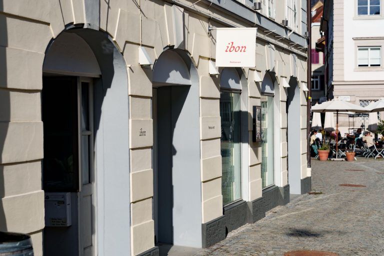 Asien trifft Europa beim „freien Vogel“