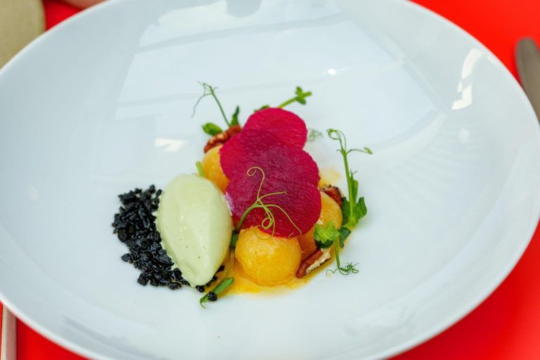 Asien trifft Europa beim „freien Vogel“