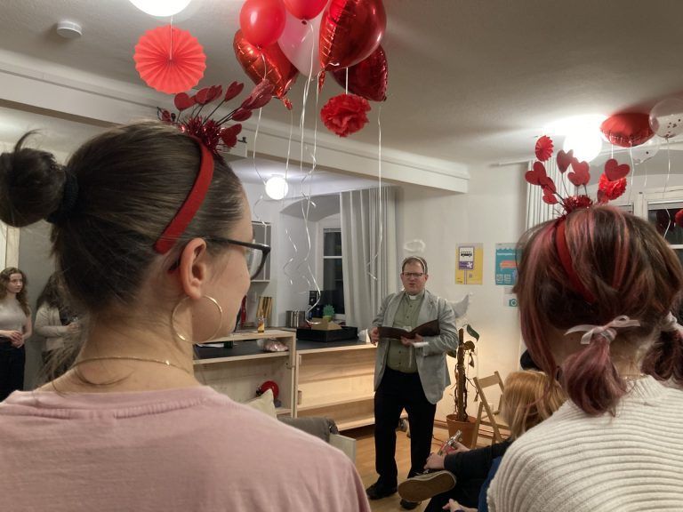 Valentinstag Junge Kirch