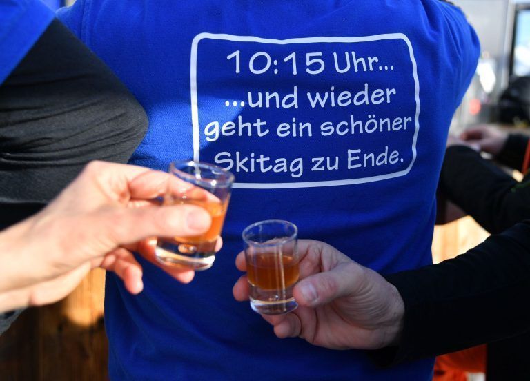 Warum ein Alko-Ausflug auf die Skipiste teuer und gefährlich werden kann