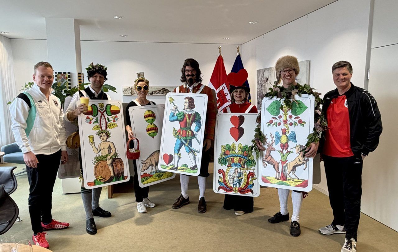 Landhaus wird zur „Villa Kunterbunt“: Narren übernehmen das Regiment