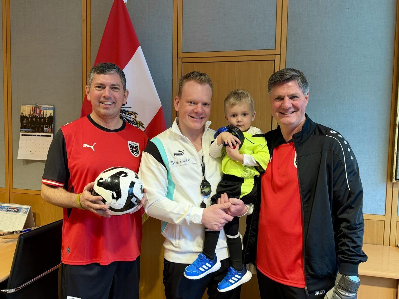 Landhaus wird zur „Villa Kunterbunt“: Narren übernehmen das Regiment