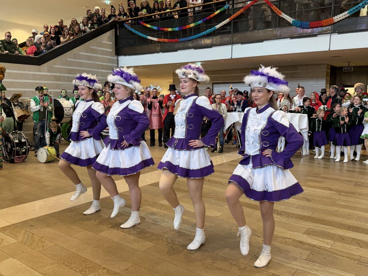 Landhaus wird zur „Villa Kunterbunt“: Narren übernehmen das Regiment