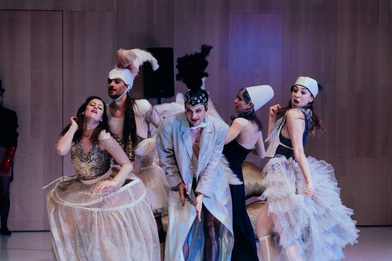 Ich träume mit offenen Augen Wirklichkeiten. Schwanengesänge