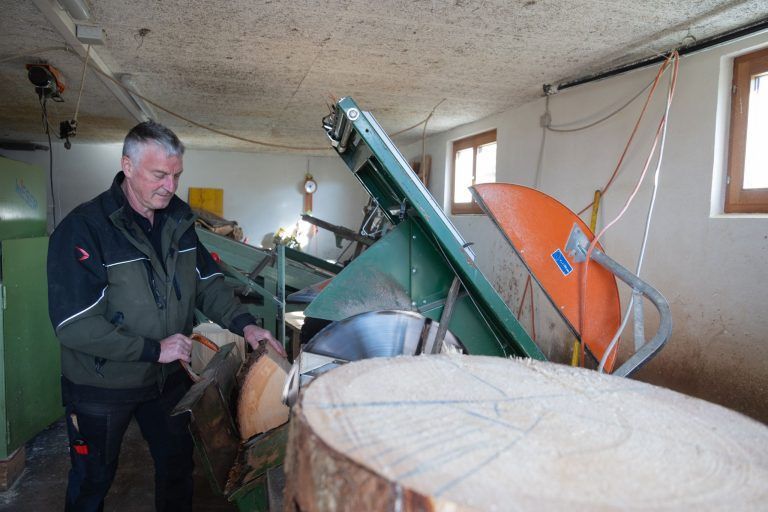 Wetterfest mit Tradition: Warum Holzschindeln wieder gefragt sind