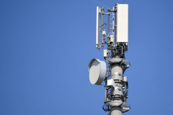 "Drei" startet mit Diskontmarke "Hörbi"