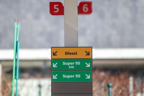 Zapfsäulen-Streit: Deutsche Regierung geht auf Konzerne los