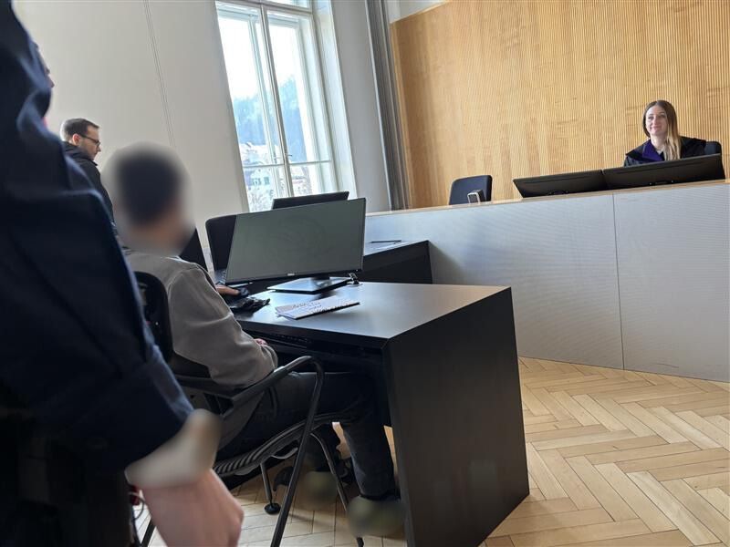 Unfallfahrt auf Parkplatz endet für 15-Jährigen vor Gericht