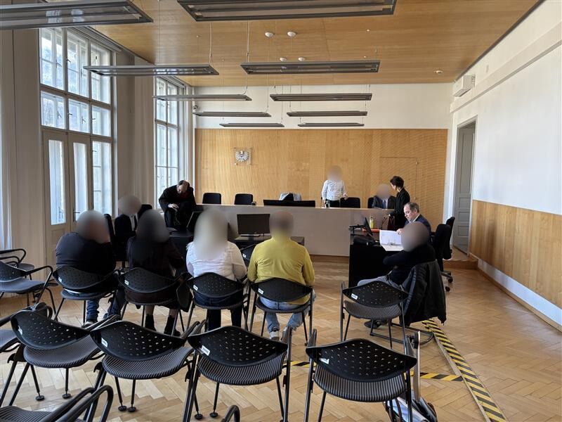 Prügelei im Einkaufszentrum: Stundenlanger Prozess gegen fünf Angeklagte