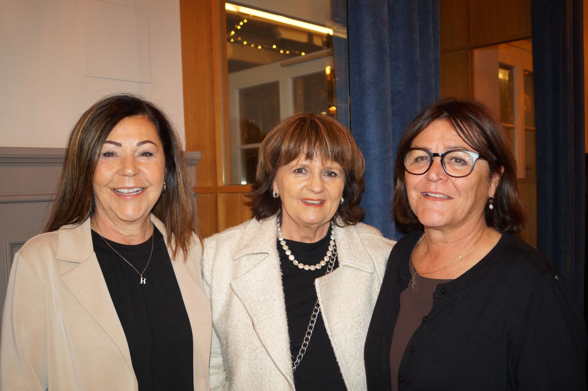 Heidi Abram, Helga Ceritsch und Susanne Konrad genossen die Eröffnung