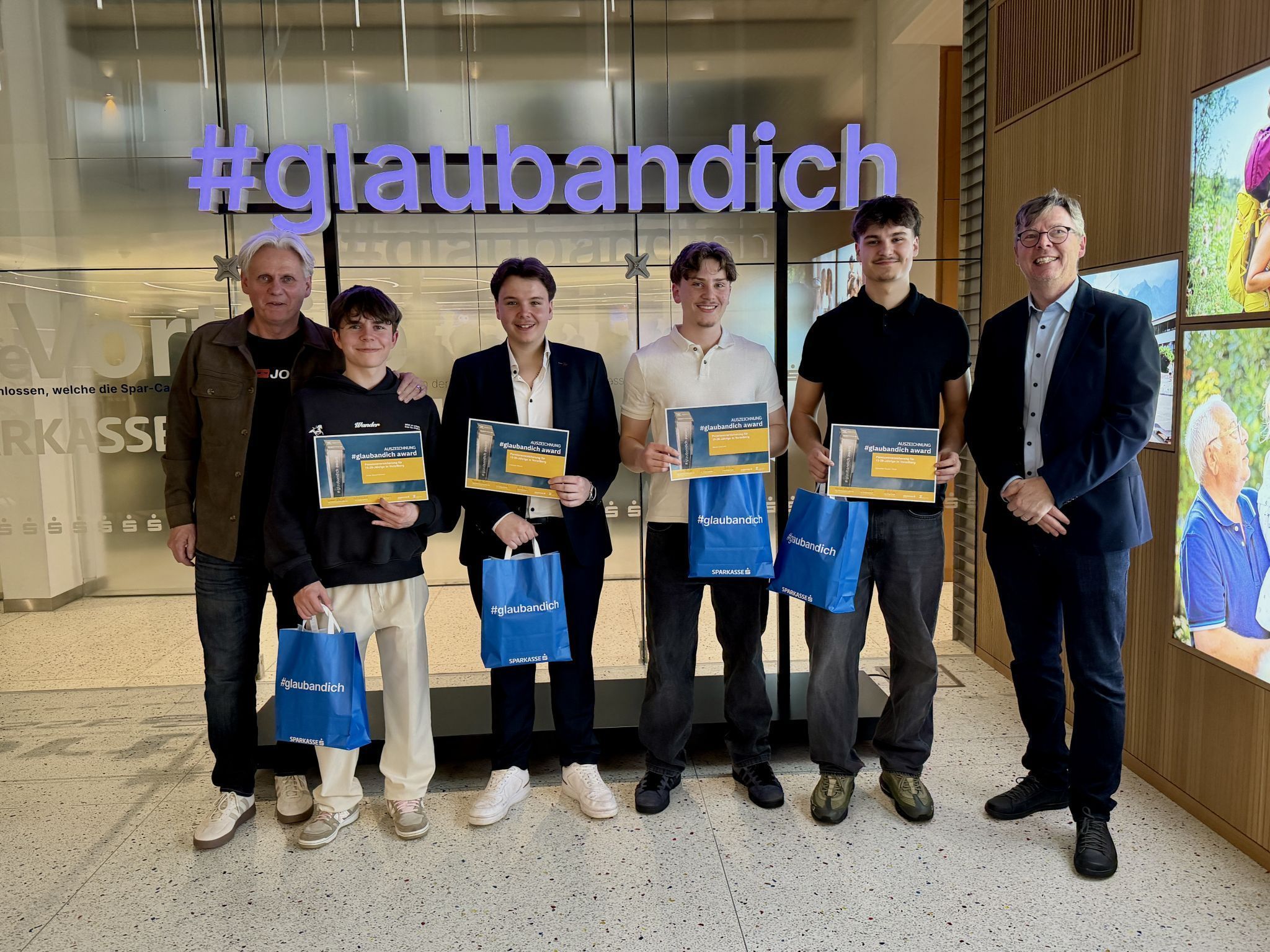 Betreuer Guntram Schlatter,Jonas Saxenhammer,Leopold Vidovic,Marco Gebhard,Sebastian Nesler, Betreuer Reinhard Grass