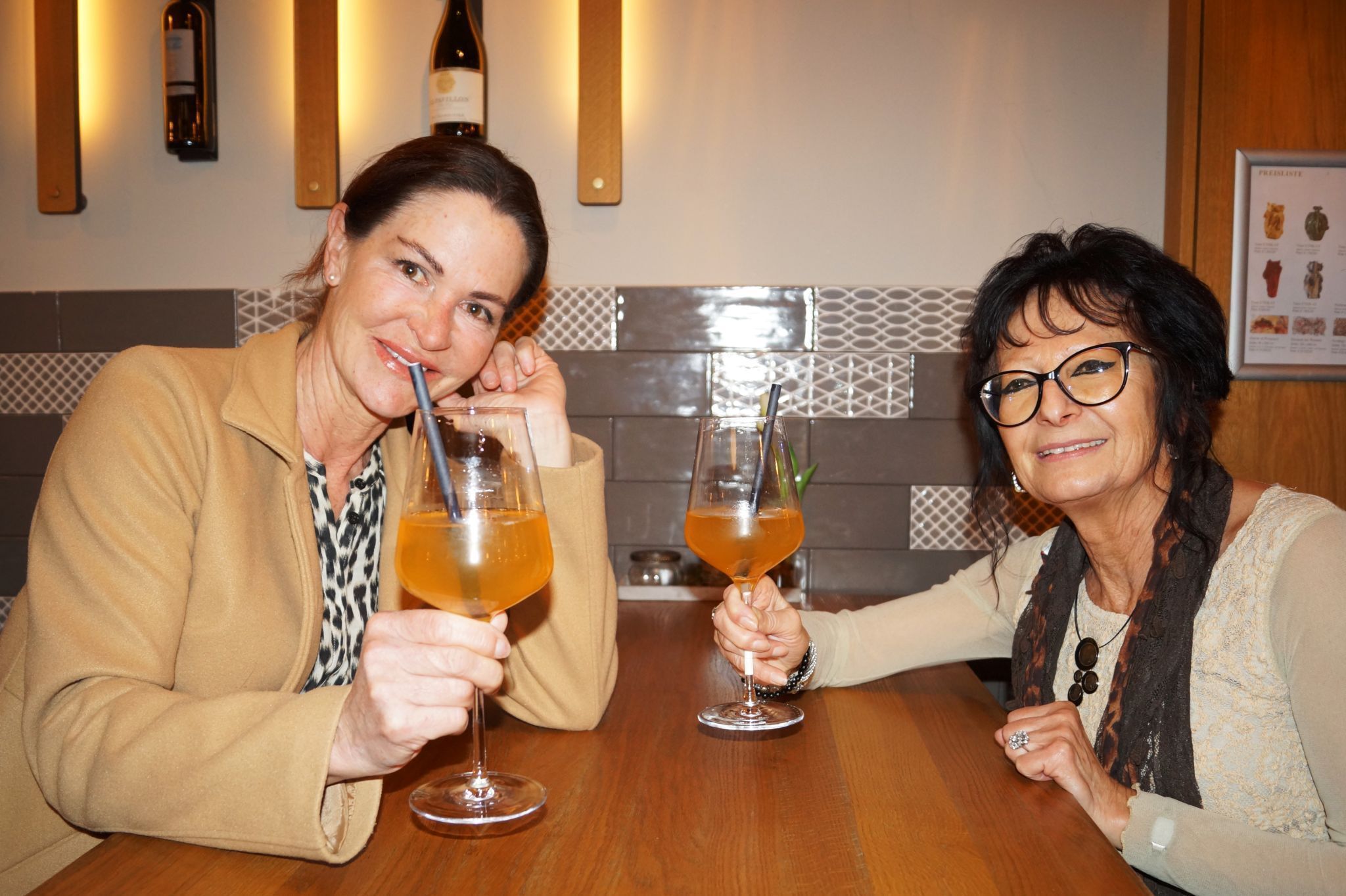 Nicky Kullik und Simone Heinrich kamen aus Wasserburg zur Vernissage