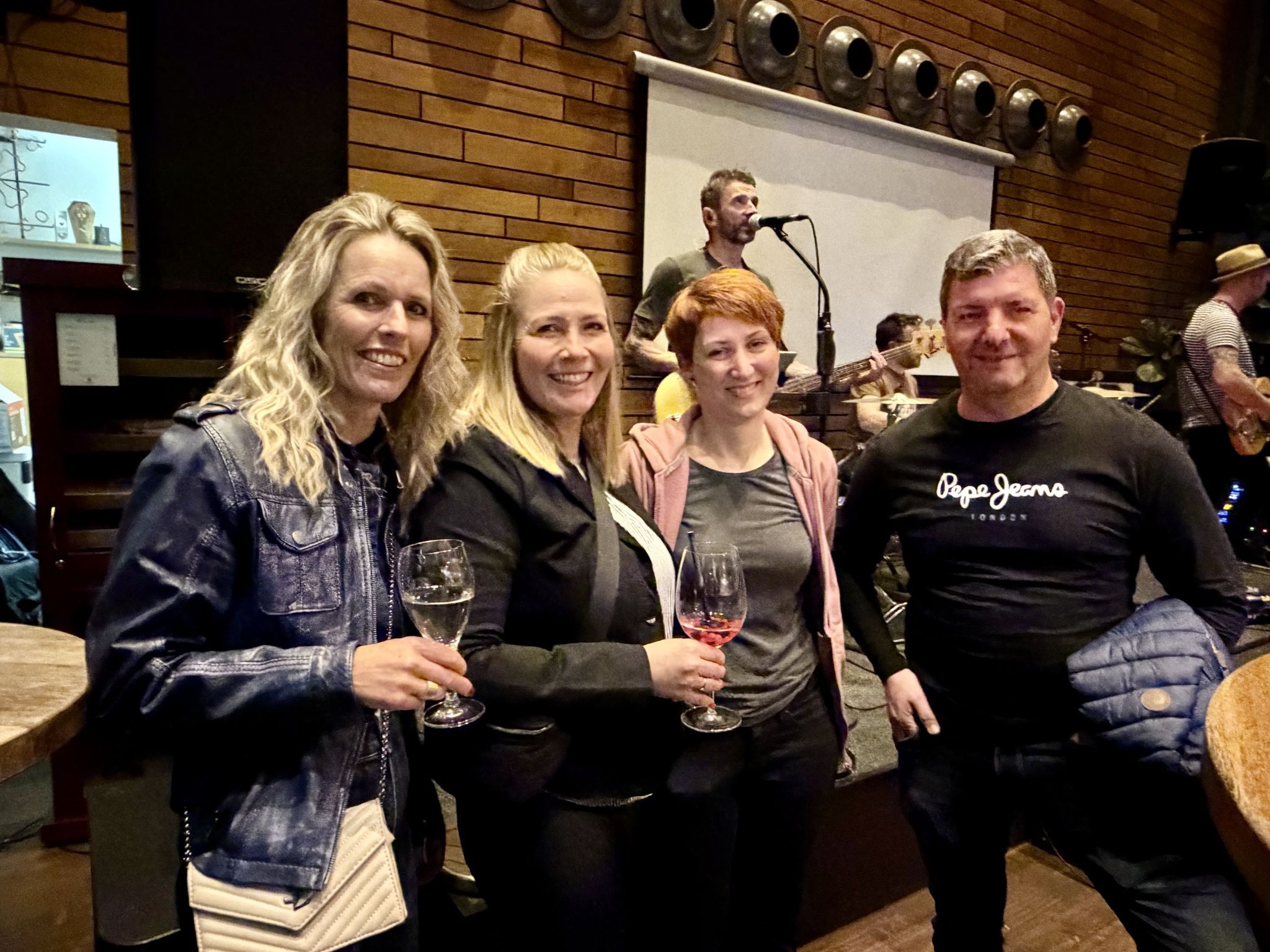 Super Stimmung im Rösslepark mit Silvia Vonbrül, Elke Mähr, Irene Darvai und Ewald Mähr