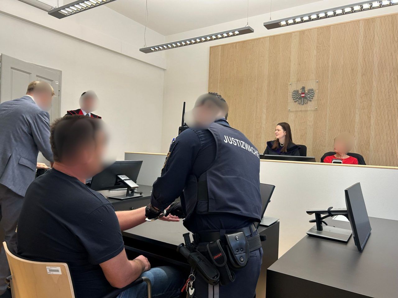 In Egg Kleidung im Wert von 60.000 Euro gestohlen: Prozess um Einbruch