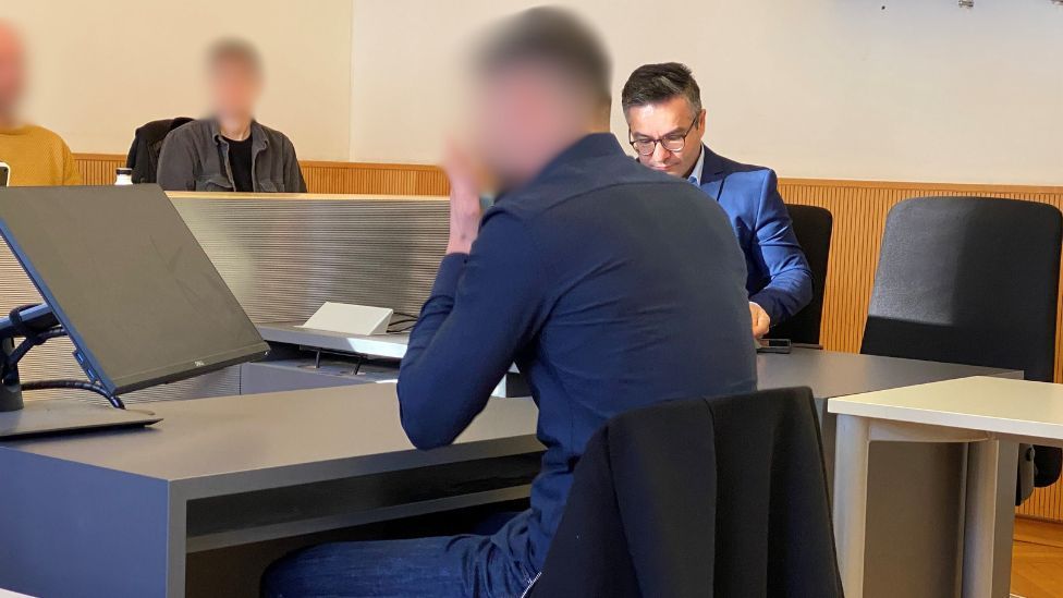 Schwere Erpressung, Raub, gefährliche Drohung und mehr: Ex-Schulfreund um knapp 8000 Euro erleichtert