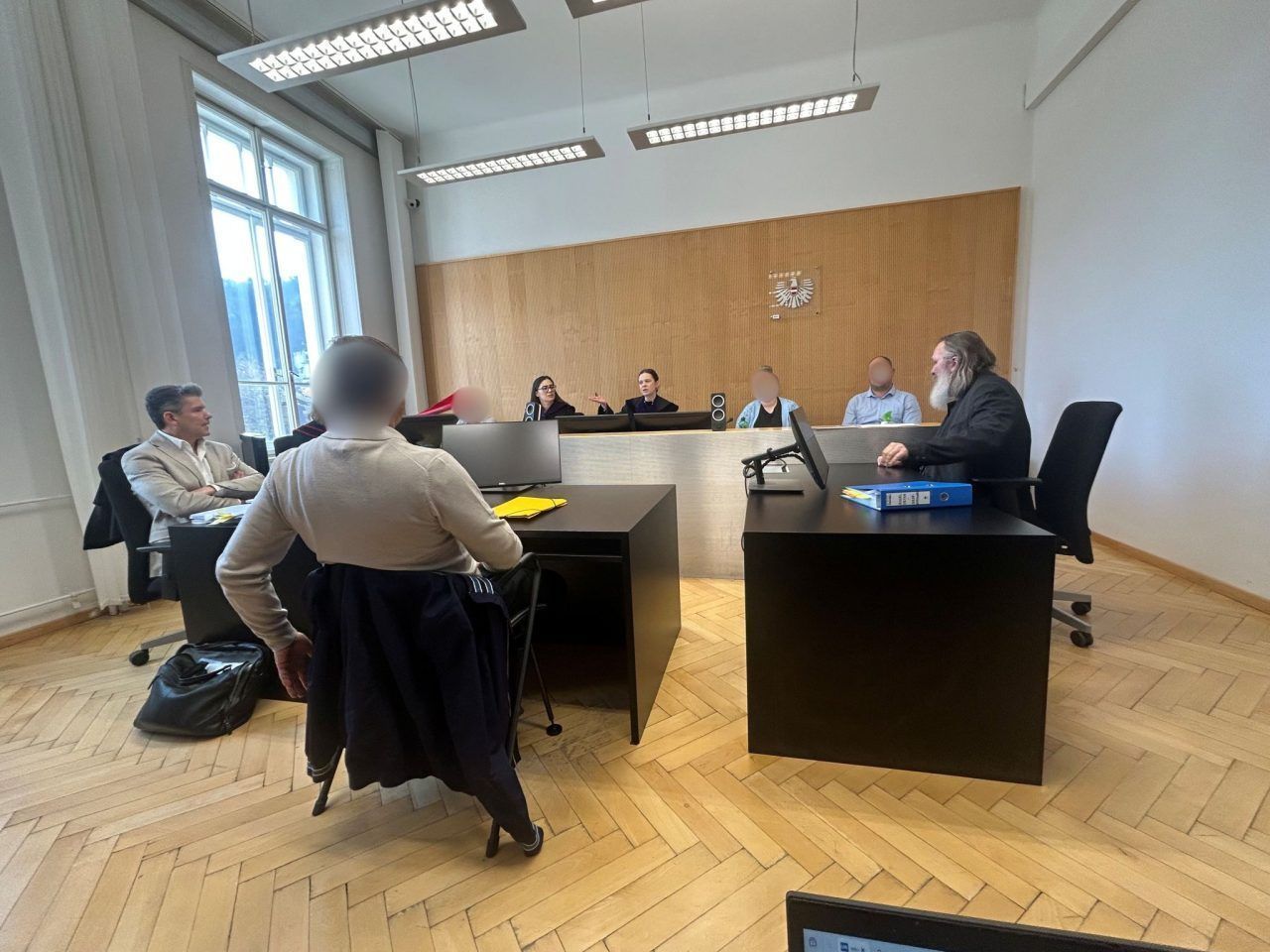 Acht Monate bedingte Haft für Polizisten, der bei Einsatz Fäuste sprechen ließ