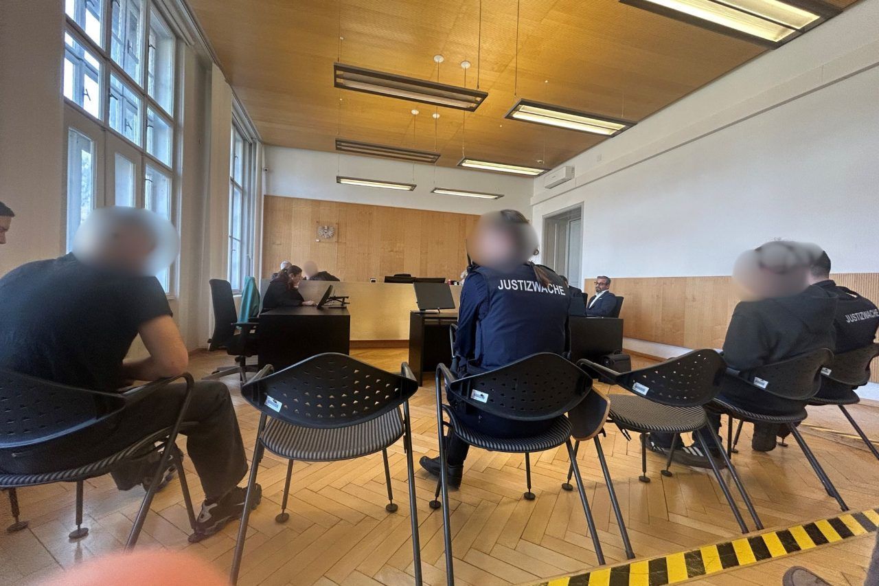 Für ein paar Euro: Zwei Jugendliche beraubten Kinder und landen vor dem Strafgericht