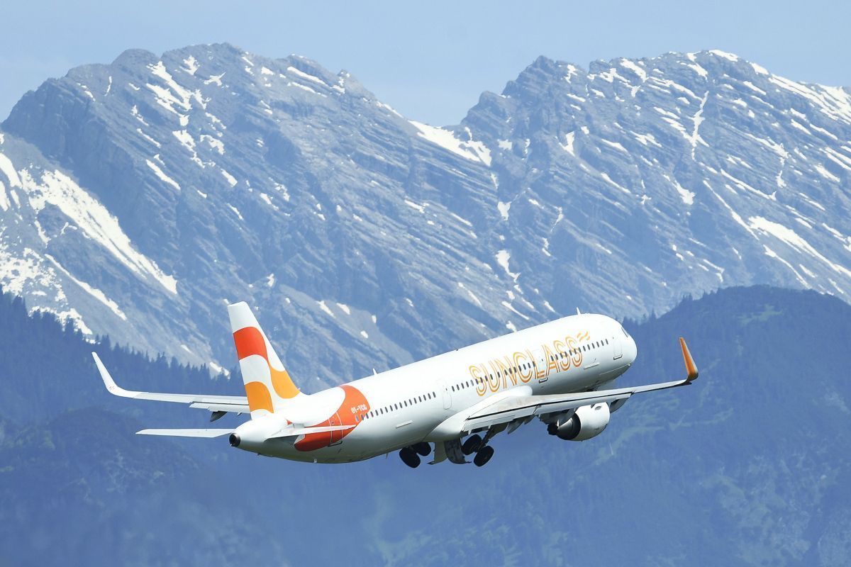 Flughafen Innsbruck im Winter mit Passagier-Plus