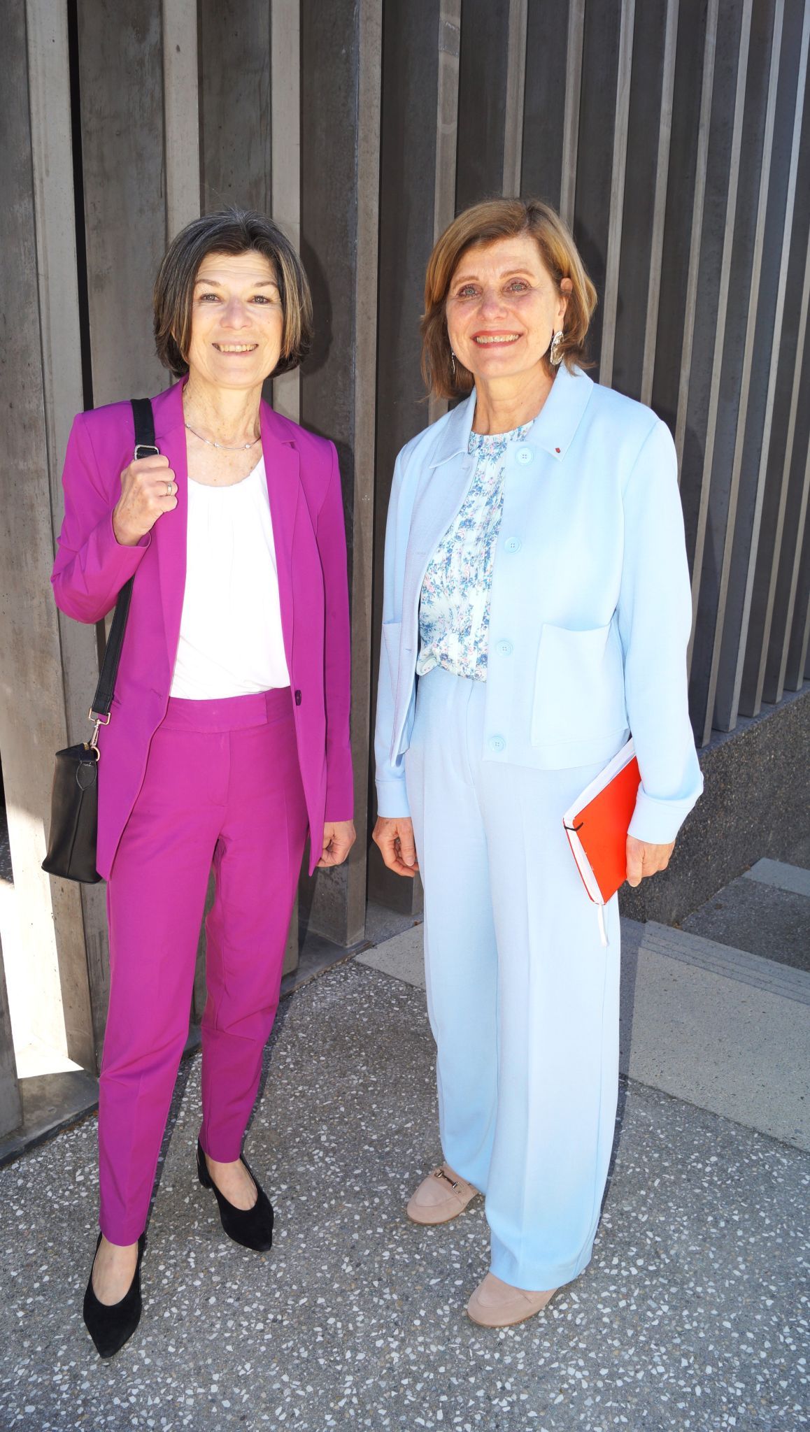 Farbe in die Veranstaltung brachten Bildungsdirektorin Monika Steurer und Barbara Schöbi-Fink                                             