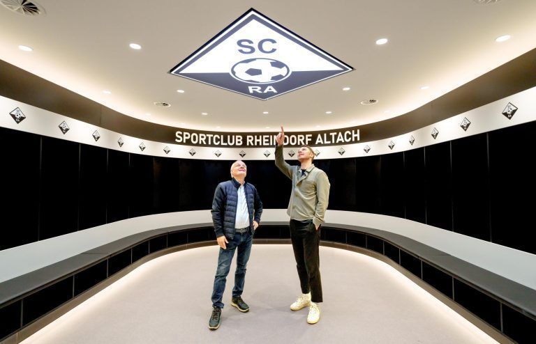 Warum das Logo in der neuen SCRA-Kabine an der Decke ist