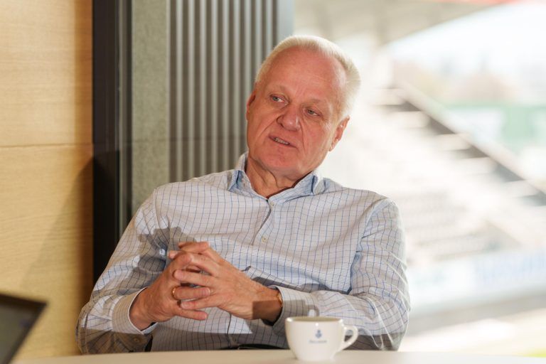 Warum das Logo in der neuen SCRA-Kabine an der Decke ist