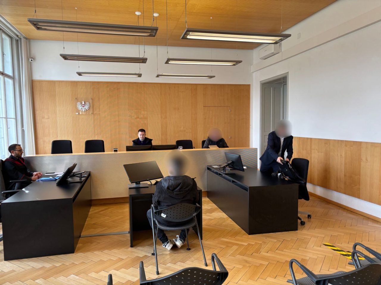 Gewalt gegen die Ehefrau: Angeklagter schwenkt vor Gericht um