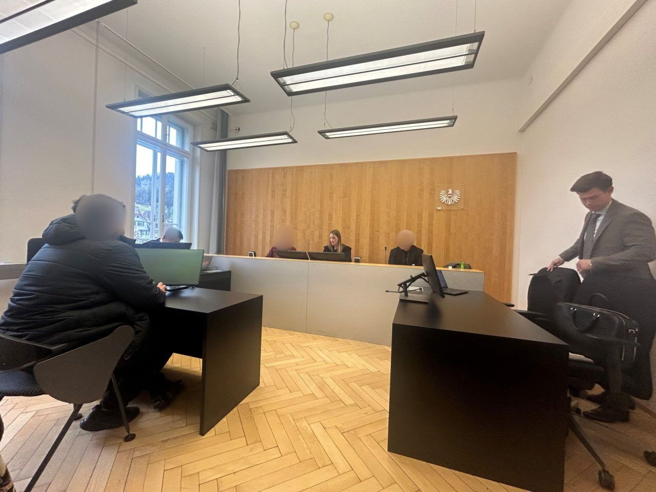 Geldwäschemeldung und massive Kontobewegungen bringen Notstandshilfebezieher (25) vor Gericht