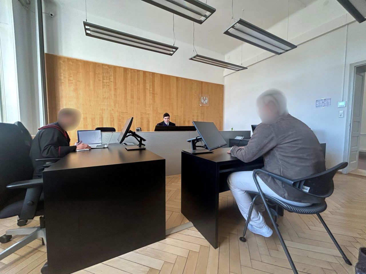 Fake-Profil mit intimen und beleidigenden Inhalten erstellt: 25-Jähriger vor Gericht