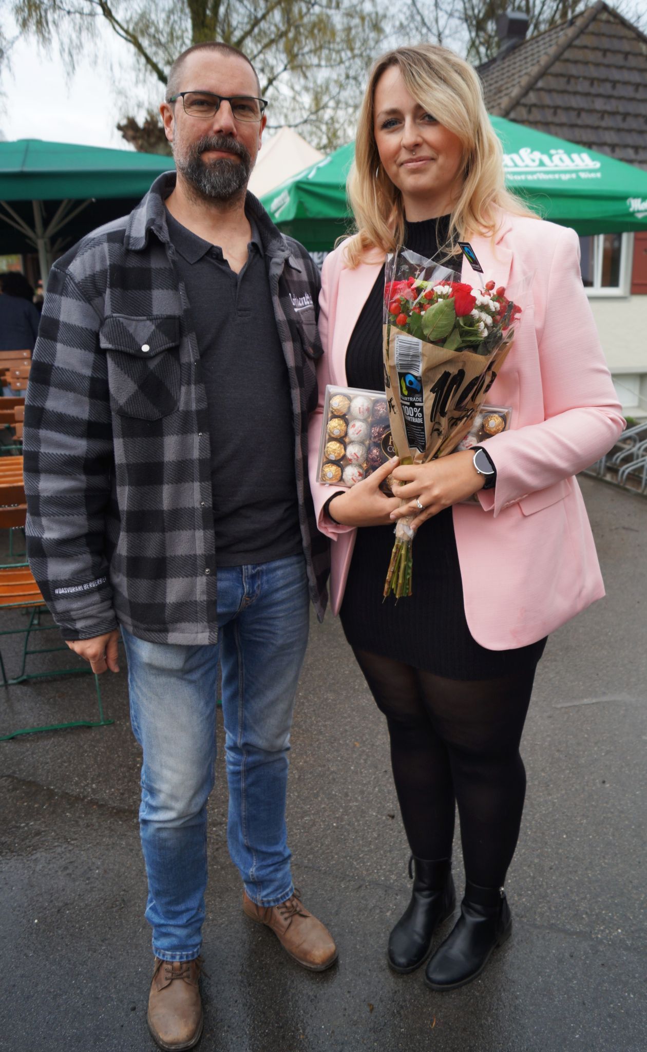 Thomas De Donder und Samantha Kuen gratulierten den Betreibern