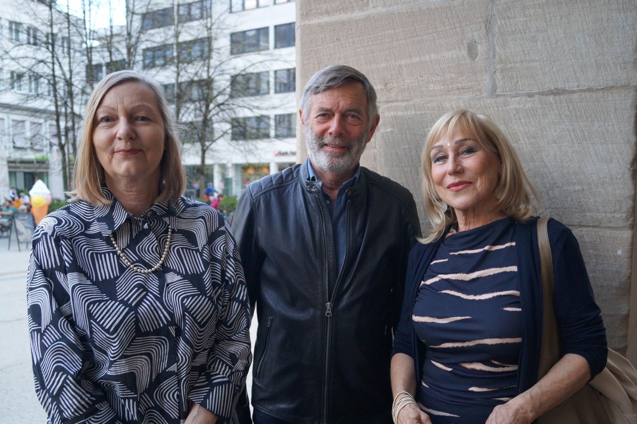 Marie Rose Rodewald-Cerha, Siegfried Stader und Waltraud Drexler sind Theaterfreunde