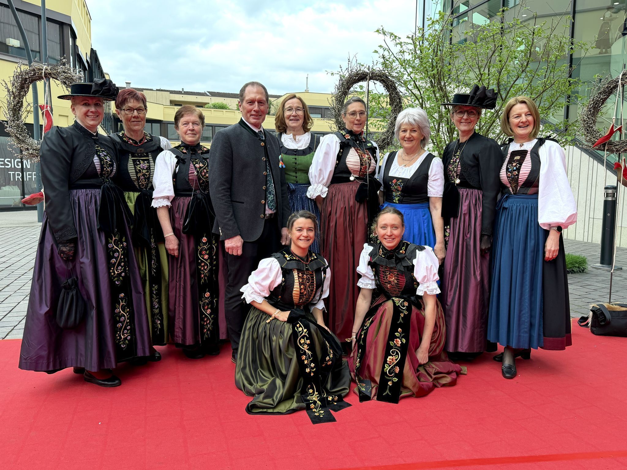 Montafoner Bäuerinnen mit ihrem Präsidenten Josef Moosbrugger