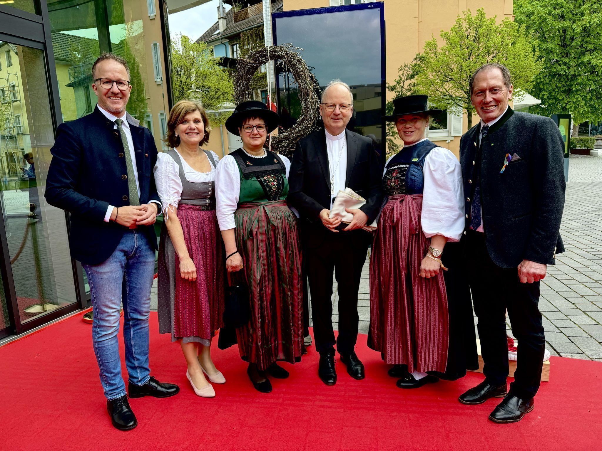 Christian Gantner, Barbara Schöbi-Fink, Karin Amann, Bischof Benno Elbs, Agathe Egger, Josef Moosbrugger