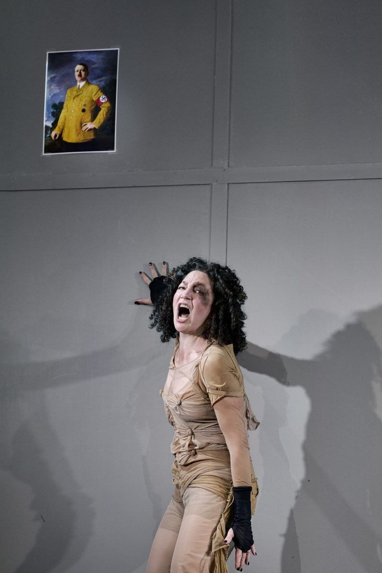 SHOSHA - Die Geschichte eines jüdischen Hundes