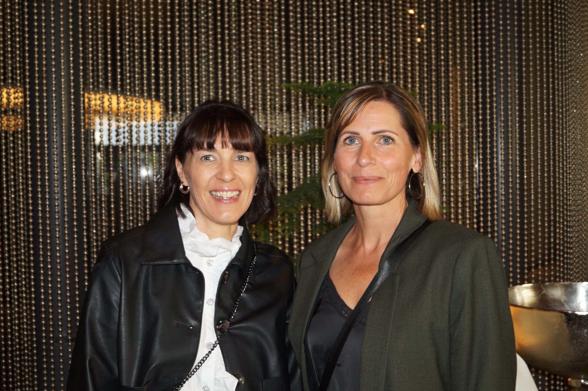 Pamela Gmeiner und Carmen Kaufmann lieben das Comedy-Dinner