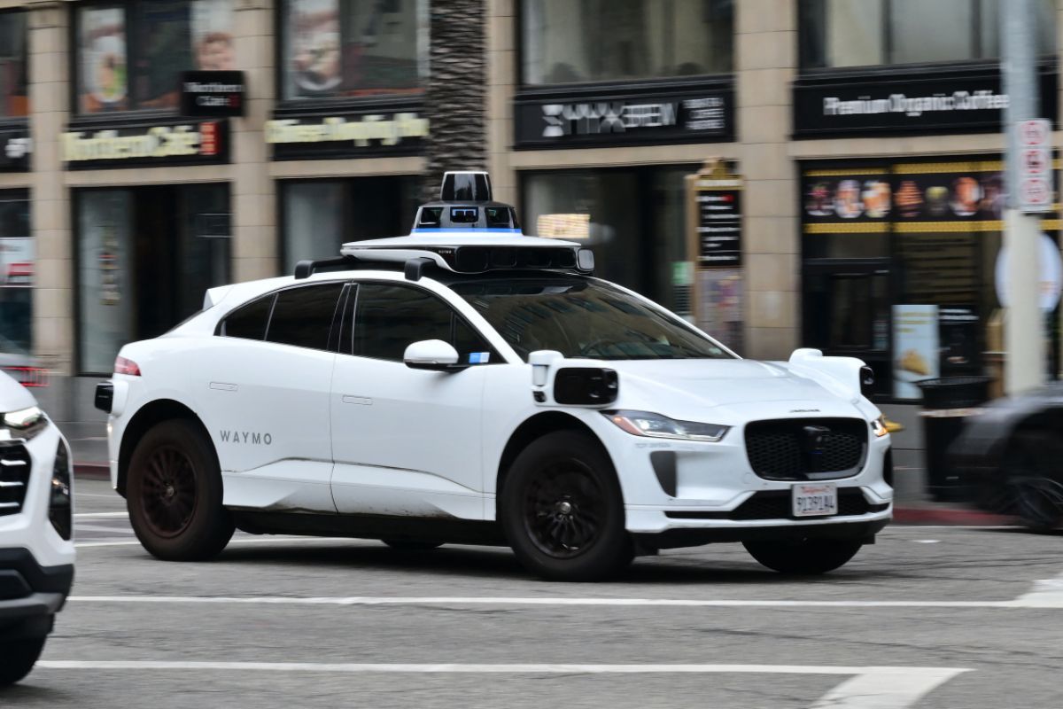 Waymo-Robotaxis haben Problem mit überfluteten Straßen