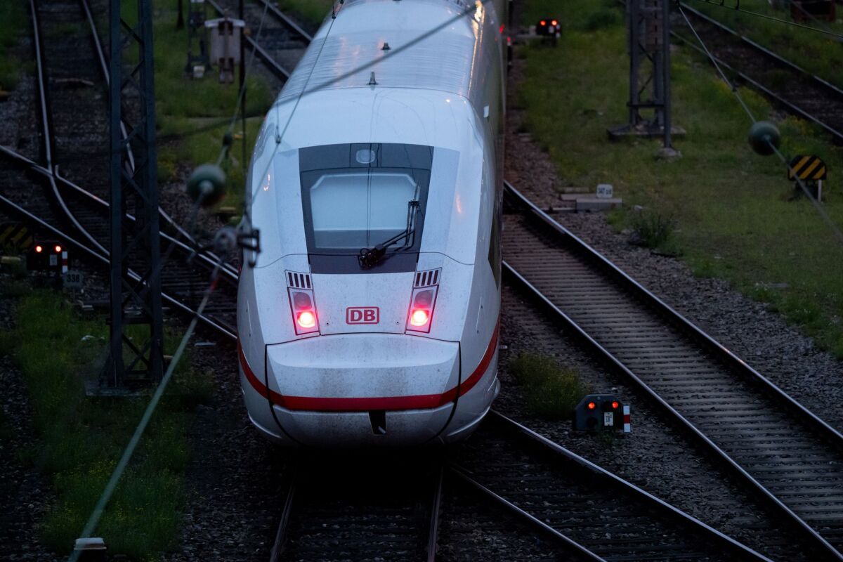 Auto blieb liegen: Insassen flüchteten vor Kollision mit Zug
