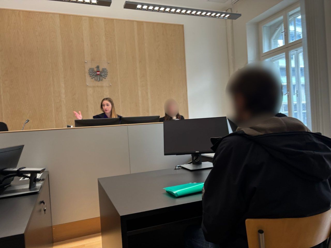 Opferstockdieb mit tiefer Reue im Gerichtssaal