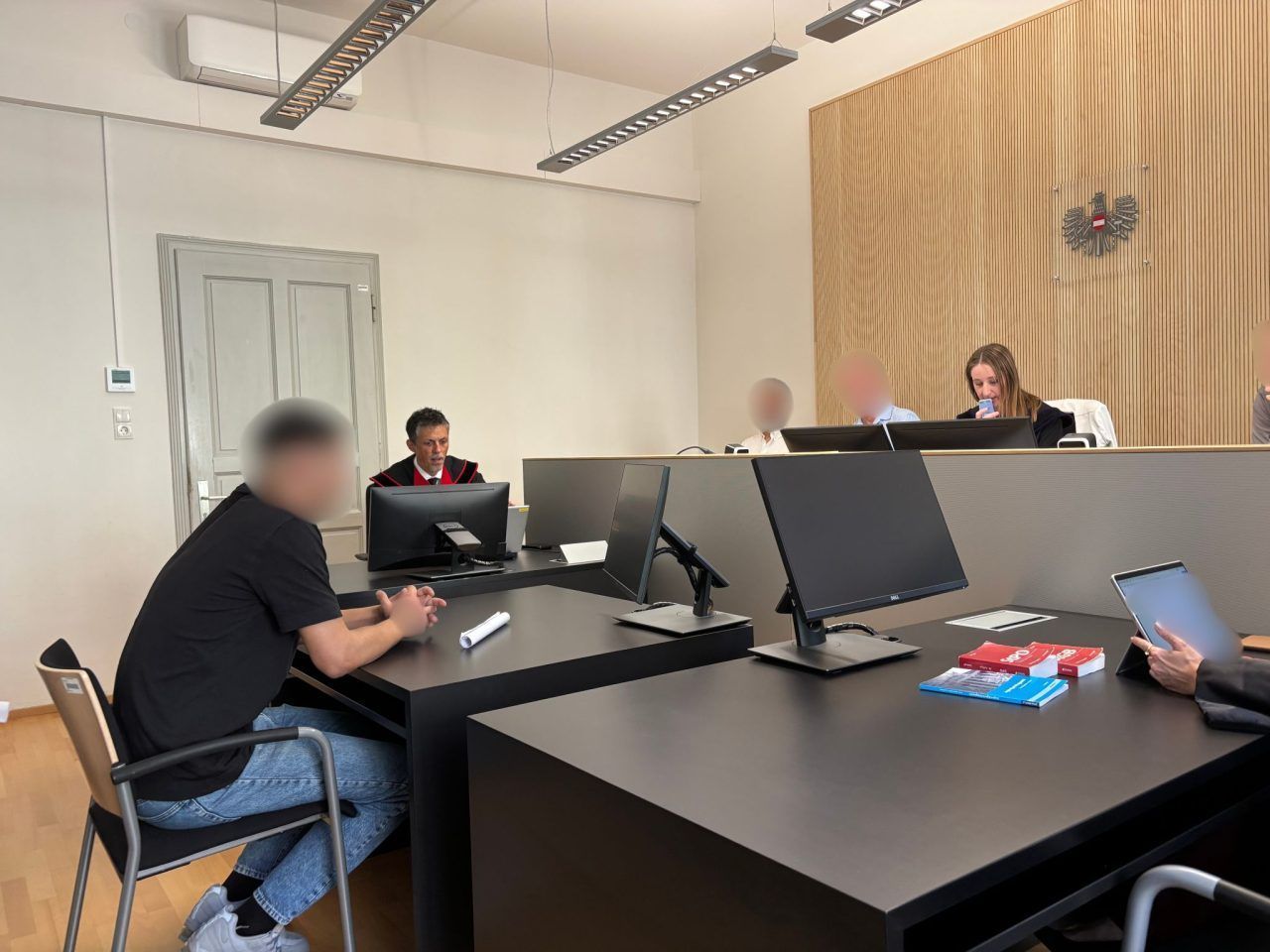 19-Jähriger soll mit Freund Jugendlichen ausgeraubt haben