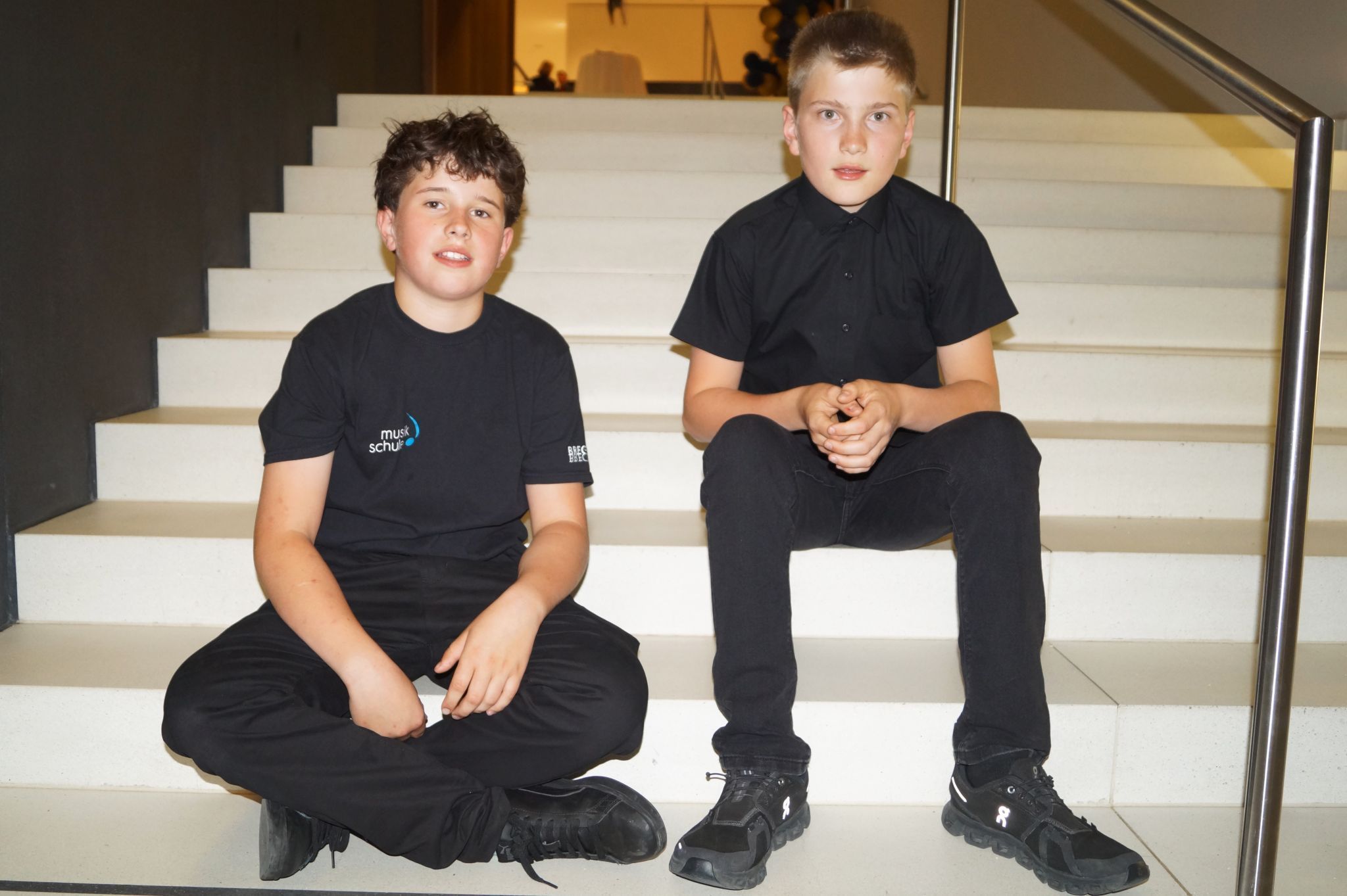 Jonas und Jakob spielen Flügelhorn und Tuba