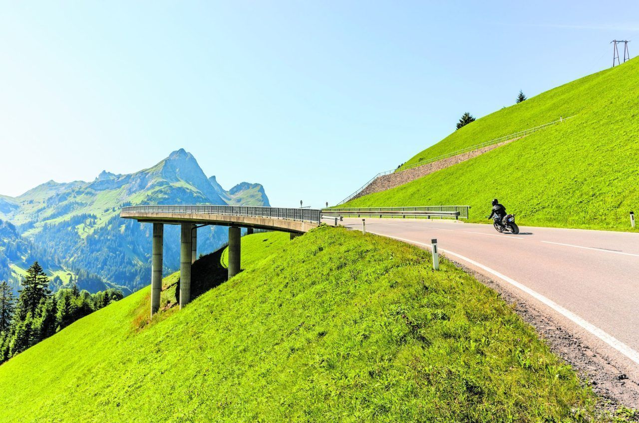 Diese Alpenpässe eignen sich ideal für Motorrad-Tagestouren ab Vorarlberg