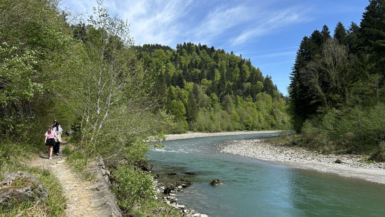 Perfekt für die ganze Familie: Gemütliche Wanderungen im Frühling