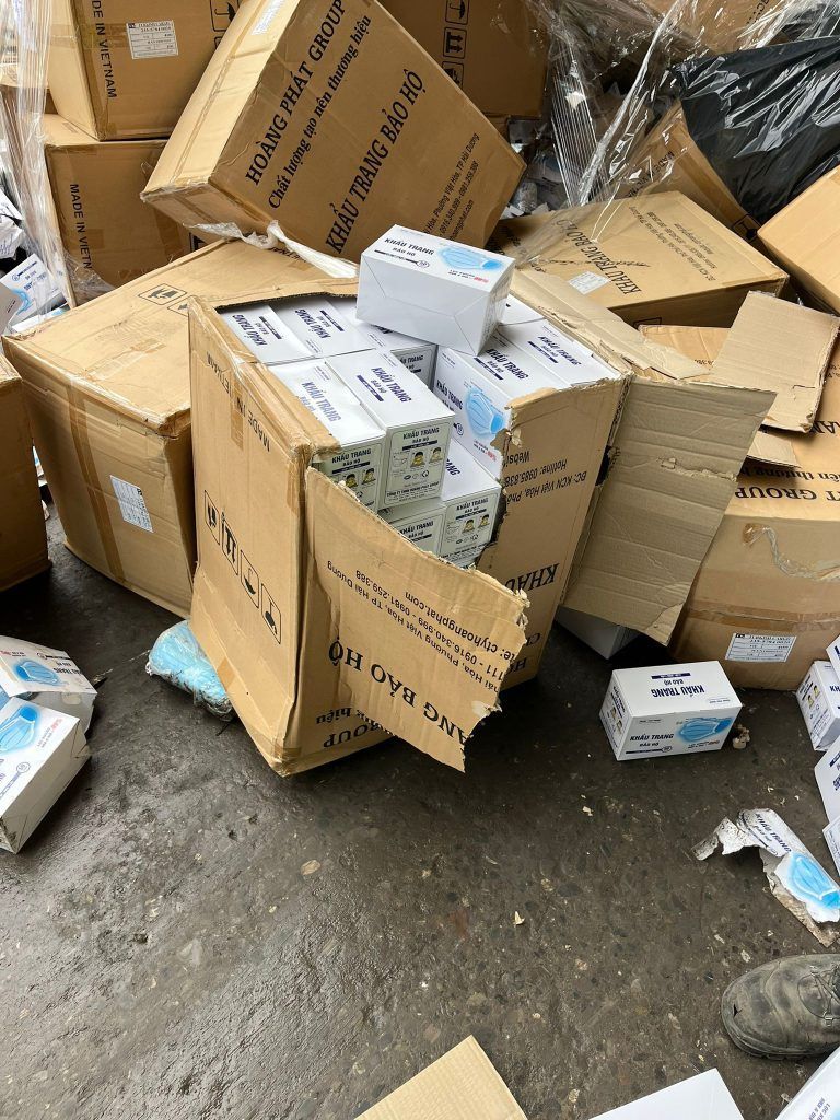 Corona-Ausrüstung im Müll: Warum die KHBG 65 Paletten entsorgen ließ
