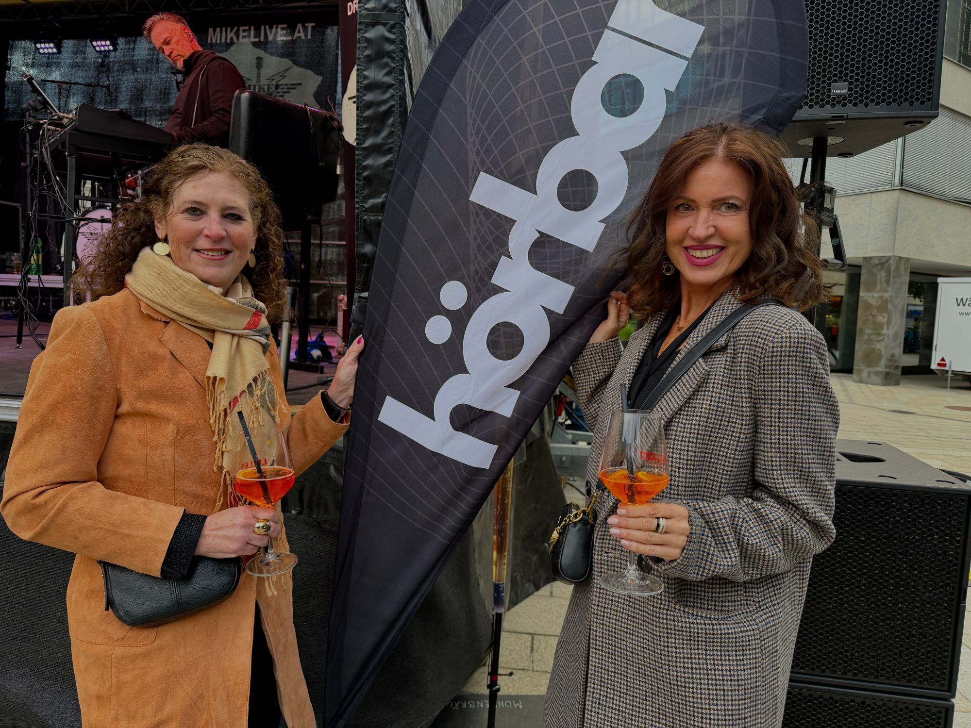 Bestens gelaunt: Jennifer König und Sybille Wünsche