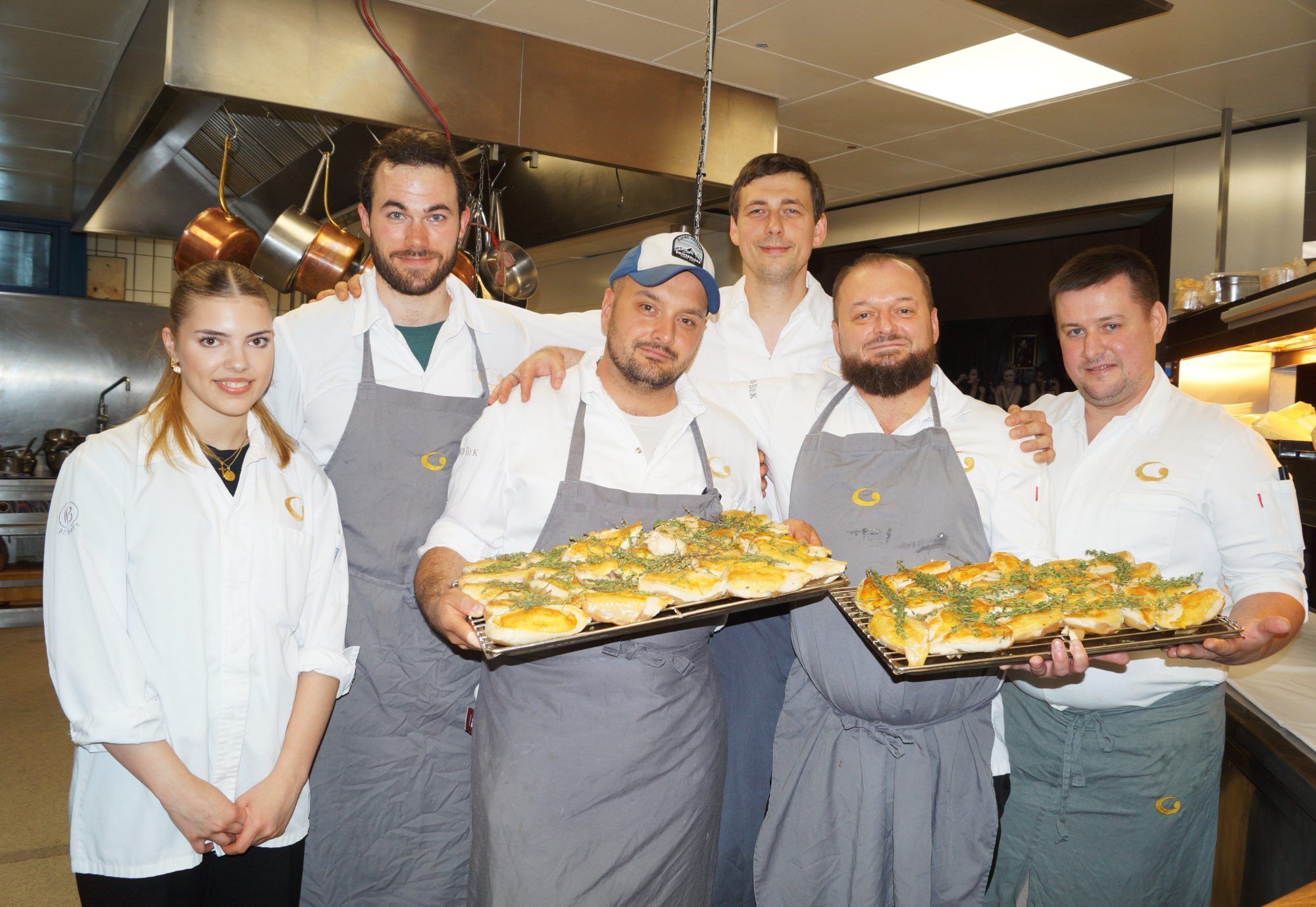 Das Team aus der Küche: Joleen Plainer, Matthias Immanuel Tomaselli, Mauro Cejvanovic, Gabriel Heindl, Pjotr Borycq und Oleksii Fadieler   , 